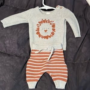 Baby boys knitted matching 2 piece lion set.